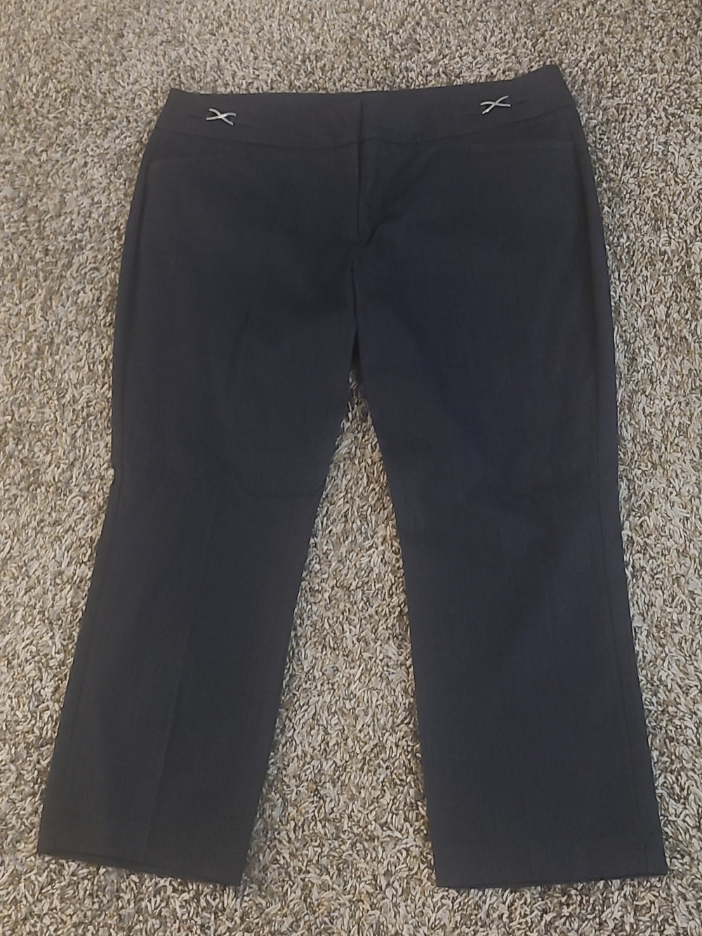 NY&C 7th Avenue Navy Capri Pants Size 16 Like New- 💌 Open to reasonable offers!